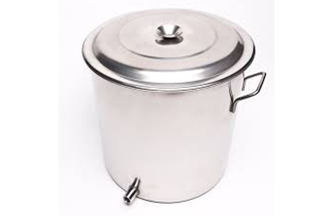 Stainless steel stock pot with valve fitting